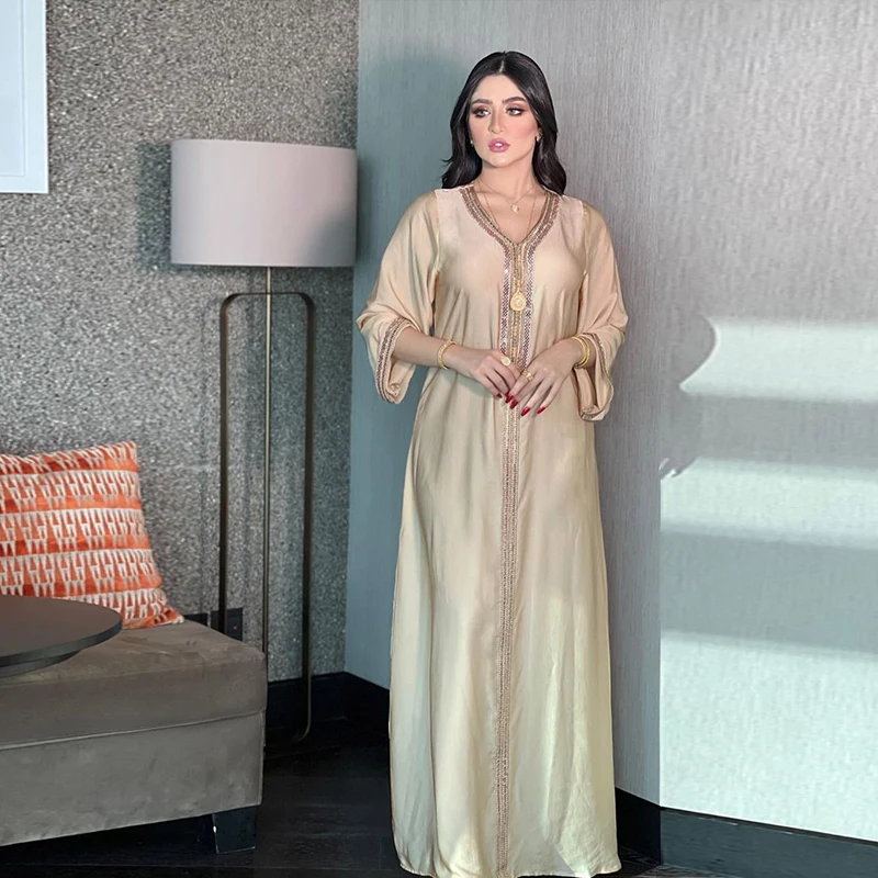 Hot Selling Arab Dubai Islamic Women Clothes Hot Drilling Plus Size Velvet Kaftan Dresses Muslim Women Dress