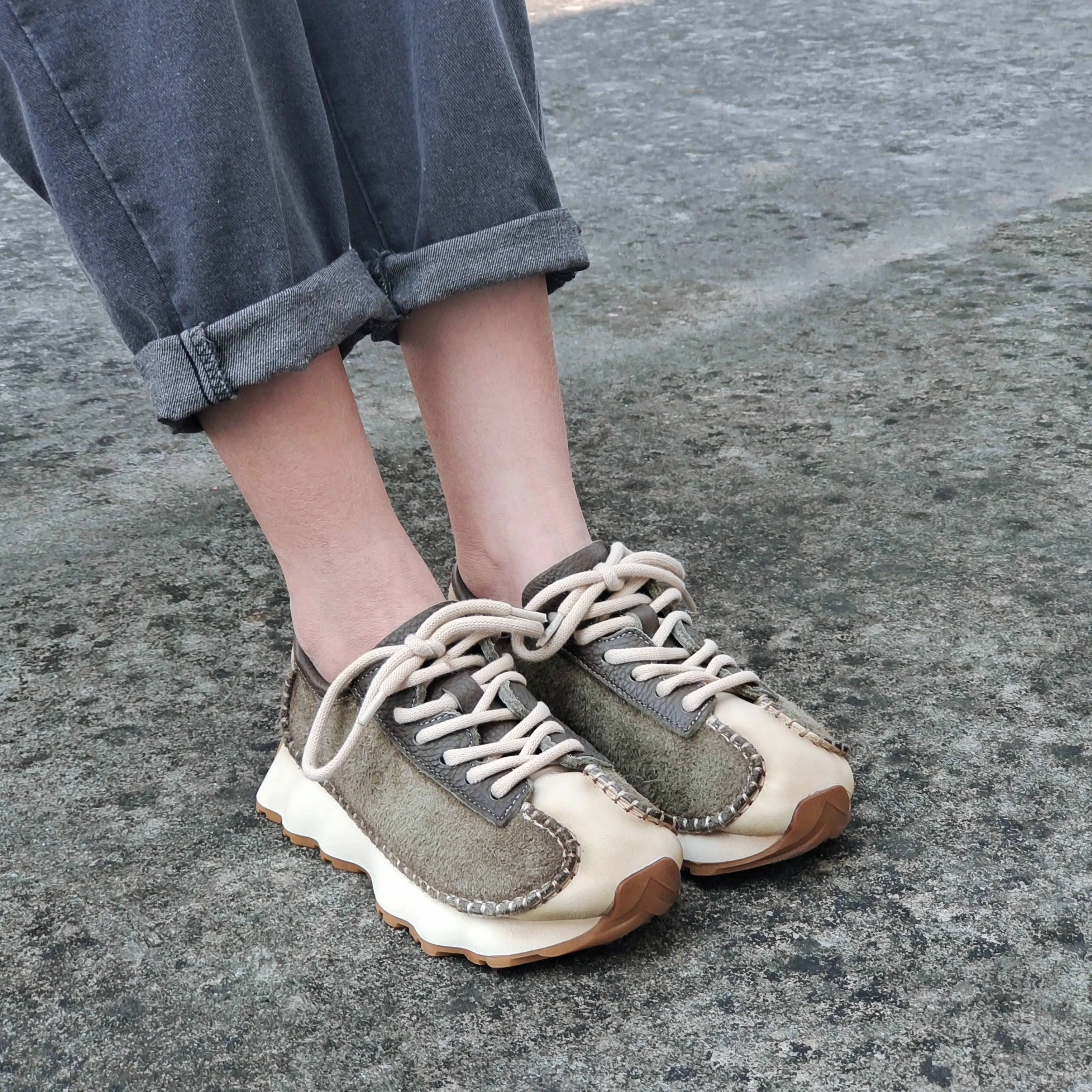 OEM ODM Genuine leather sneakers manufacturer Running Walking Style Shoes Lace Up Casual  Shoes For Women And Ladies