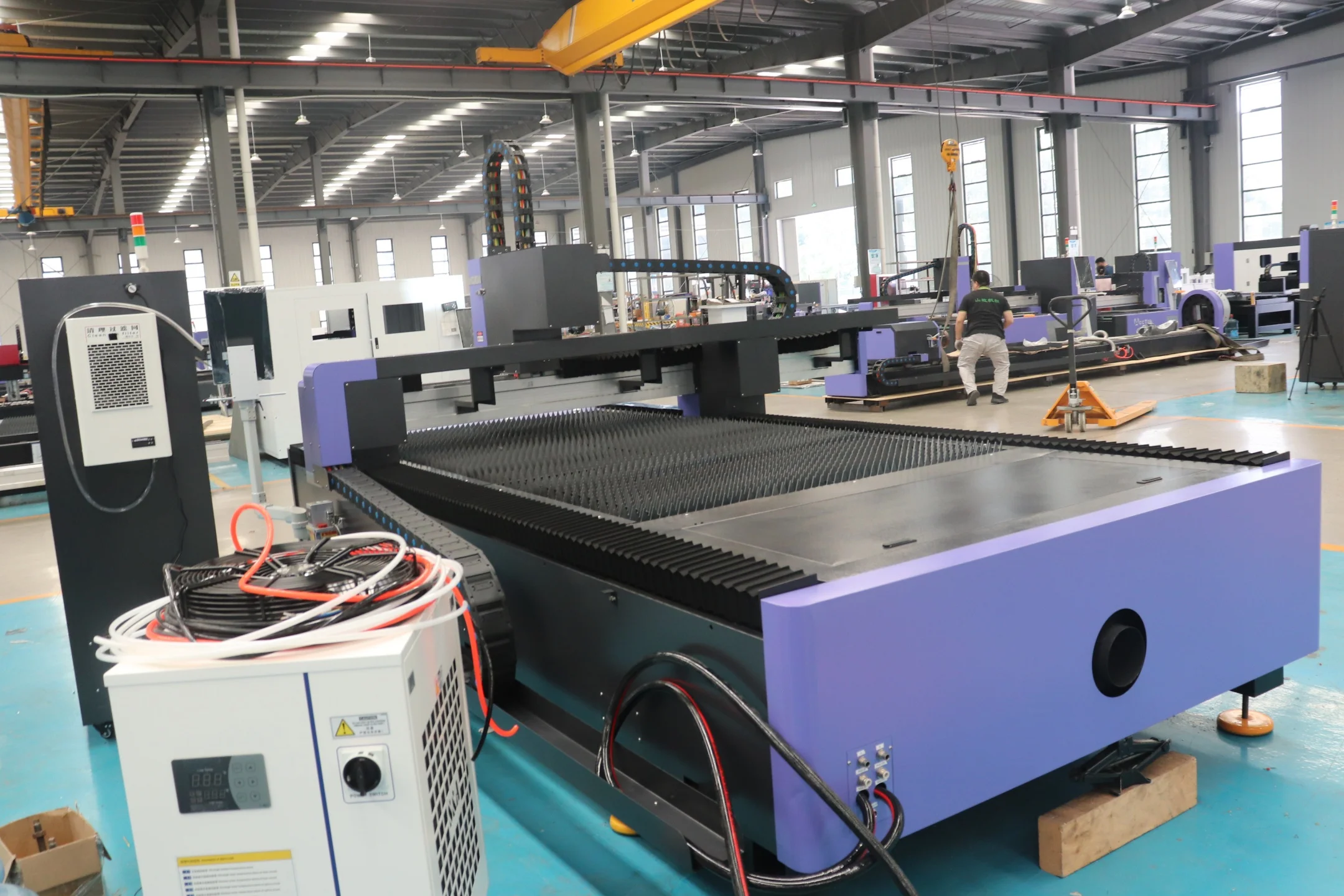 3kw Cnc Sheet and tube fiber laser cutting machine Iron Plate Fiber Laser / lazer Cutting Machine Price