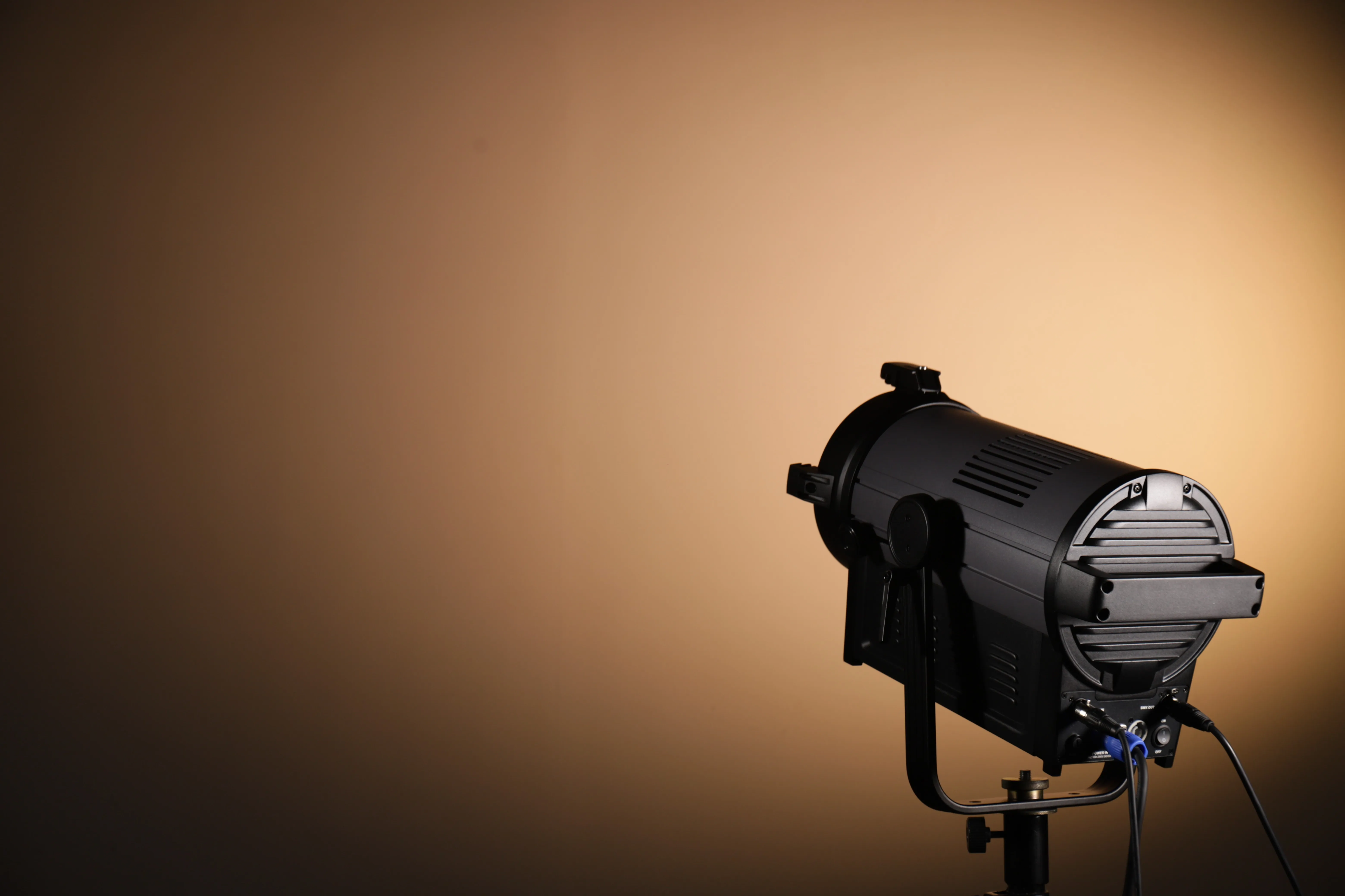 Electronic/Manual Zoom fresnel spot light TV station lighting