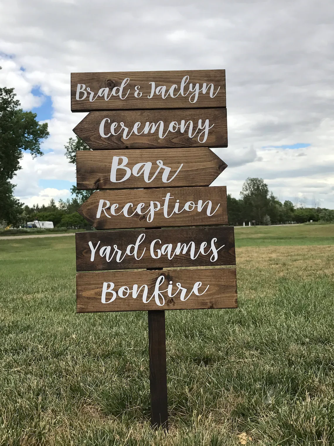 Customizable Hot Selling Good Quality Pine Wood Brown Directional Wedding Signs