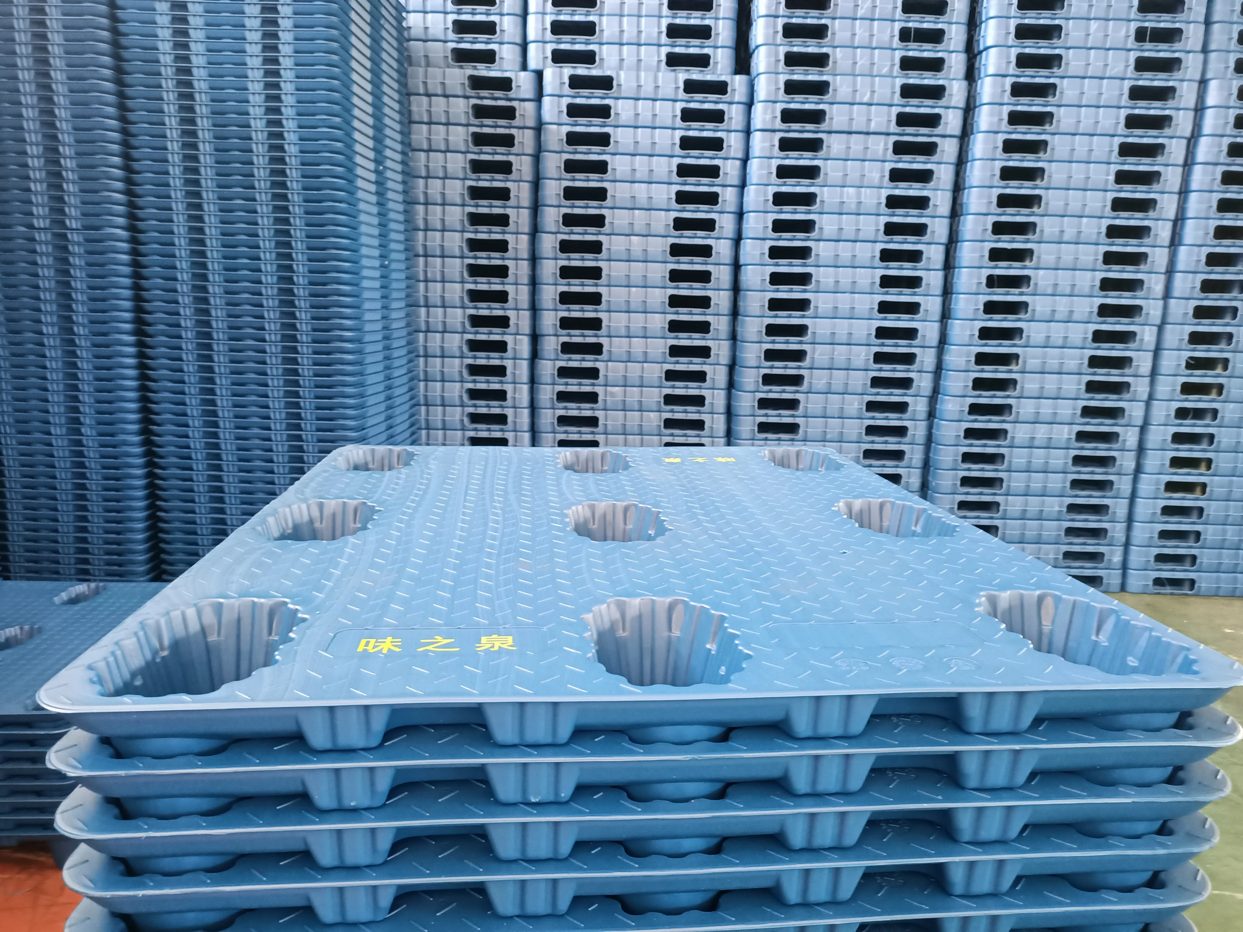Wholesales Plastic Large Pallet Product 1200*1000*150mm Single Face 9 Feet 4 Way Entry Blow Molding Storage Plastic Pallets