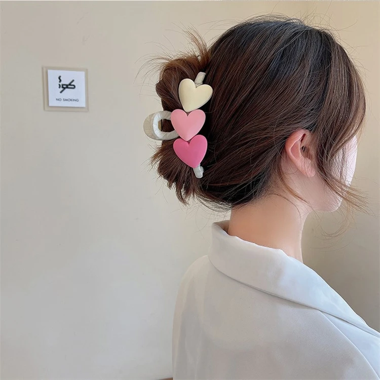 Acrylic Simple Gradient Love Heart Hair Claw Cute Three colour Hair Claw For Thick Hair Matte Haarspange For Women Accessories