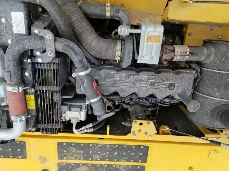 A large number of Komatsu type 220-8MO excavators, as well as Volvo 220, Carter 323, Kobelco 210 and other used excavators