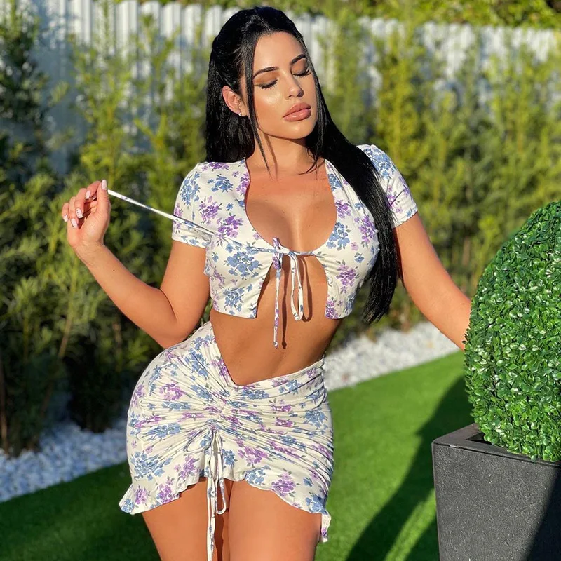 2021 сезон: весна-лето тренировки сексуальное для отдыха стиль; Новинка; Цветочный принт плиссированные кружевные плиссированные женские 2 шт комплект из юбки и топа