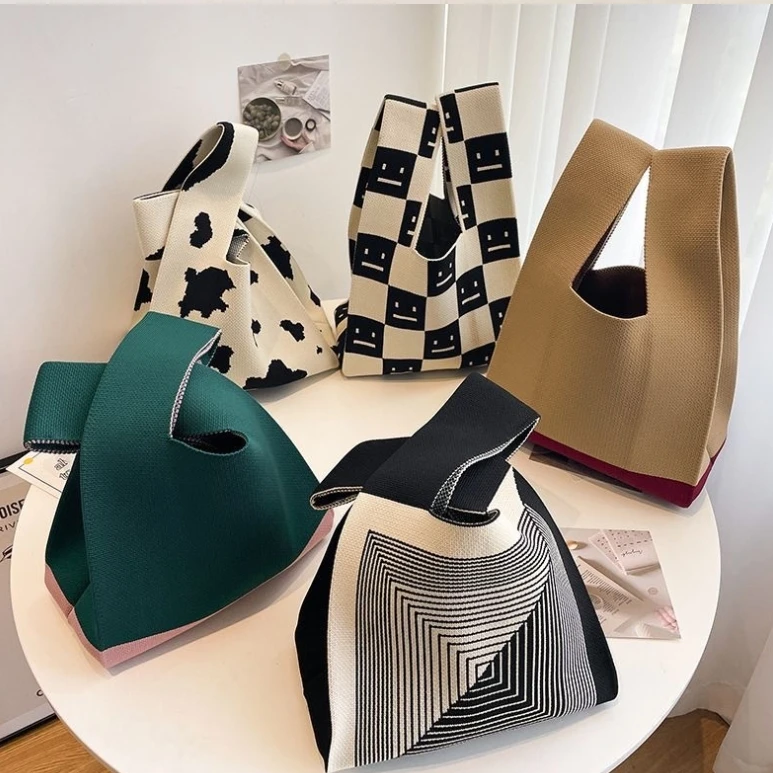 Knitted wool bucket bag with casual Tote bag in hand