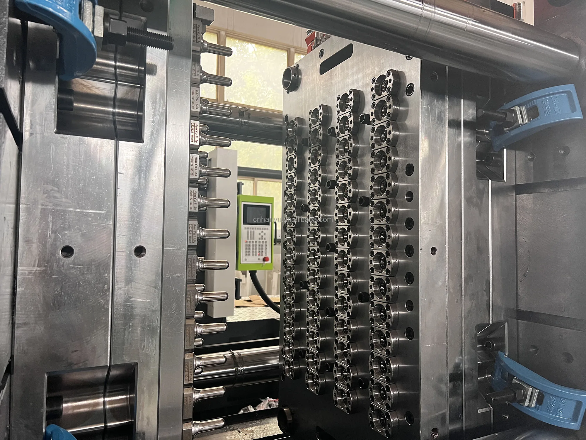 16 cavity injection PET plastic bottle preform/cap mould with hot runner and cold runner system