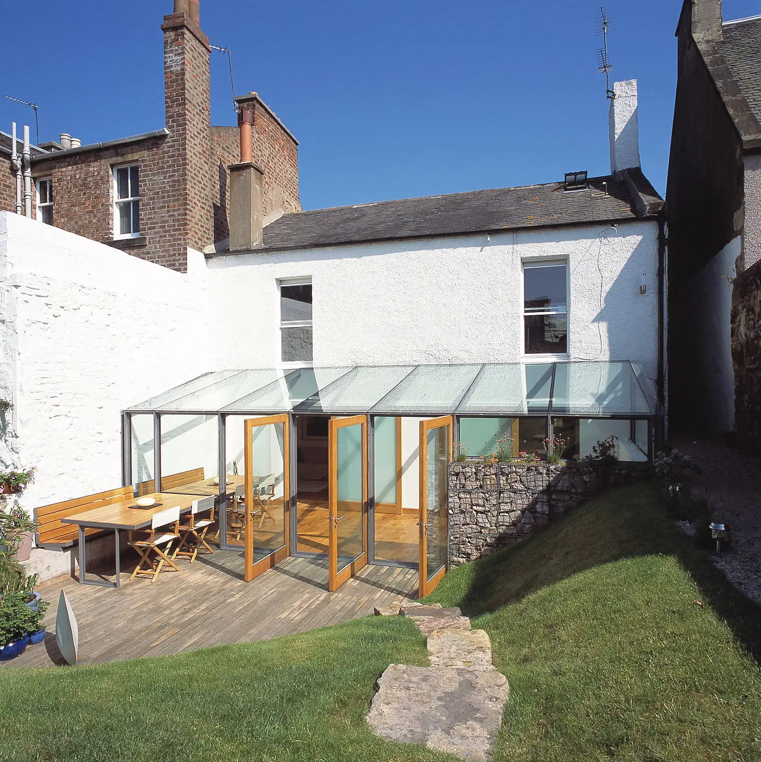 Low-E Pre-Fabricated Aluminium Garden Room and Sunroom Outdoor Application Cabins and Glass House for Gardens and Parks