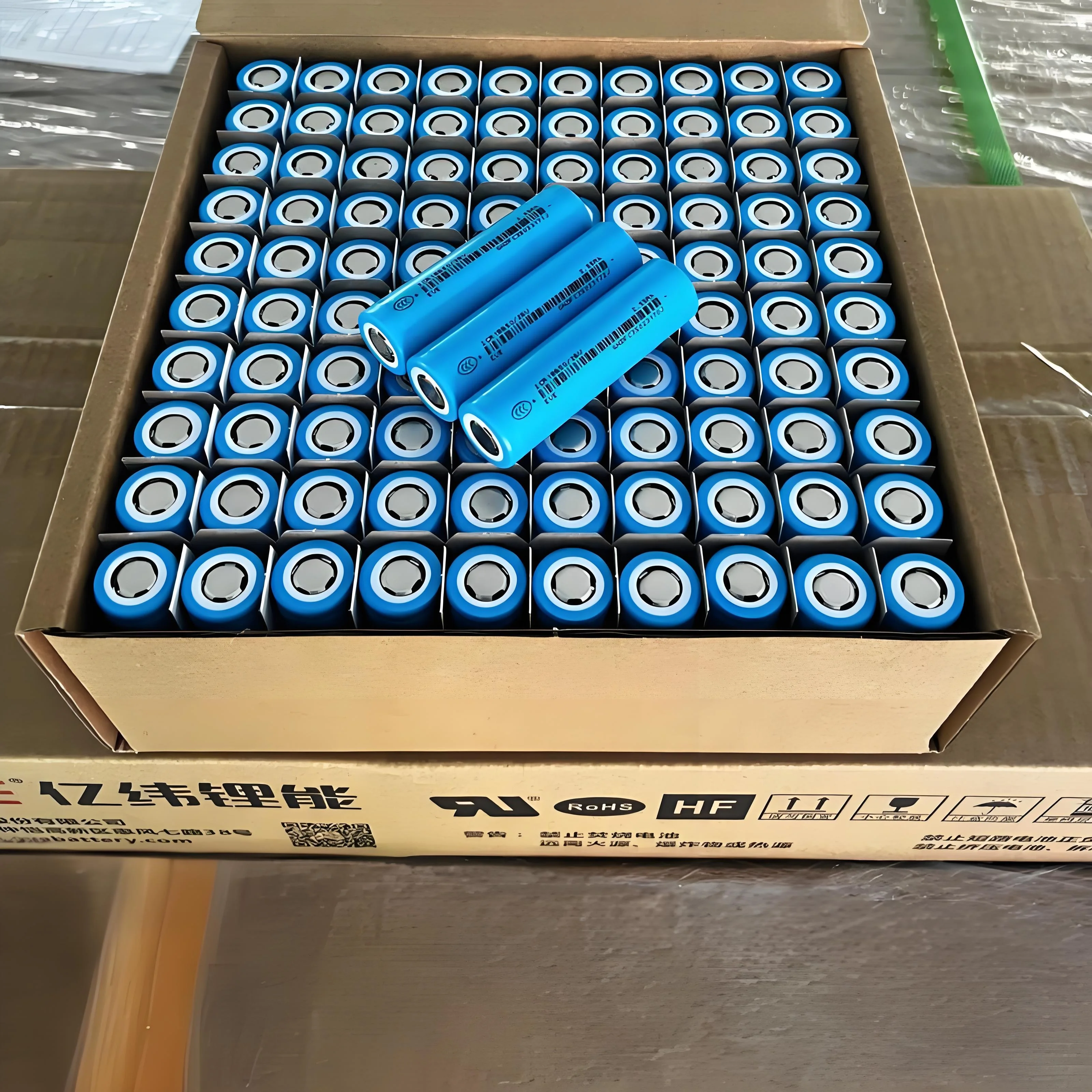 EVE 18650 26V battery rechargeable high performance   3.6v 2550mah 18650 battery