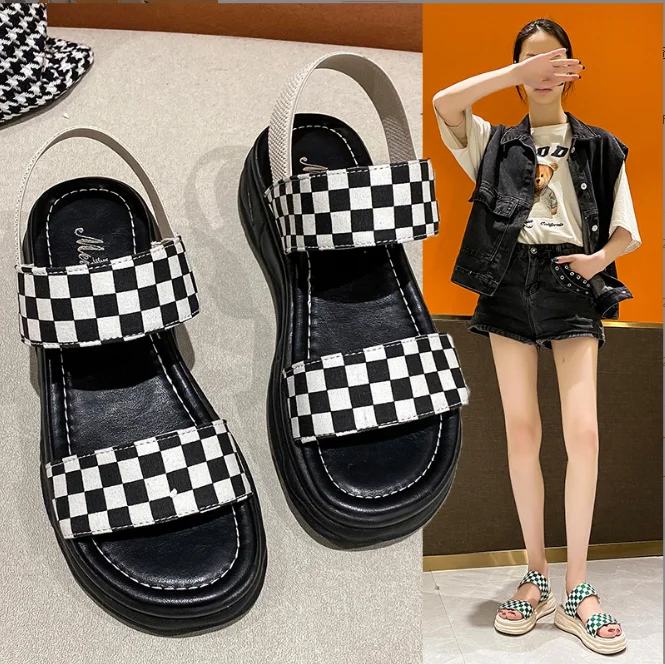 Women Wear Flat-bottomed Fashion Sandals And Slippers Out In Summer Beach Shoes Seaside Flip-flops PU Picture Women Female Lady