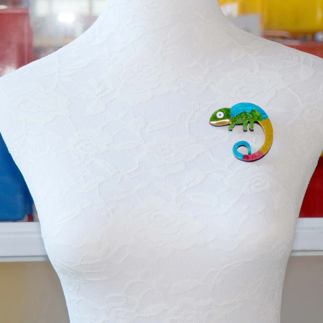 BHS066BH1039 New Design Large Lizard Fashion Jewelry Laser Cut Glitter Acrylic Chameleon Brooch