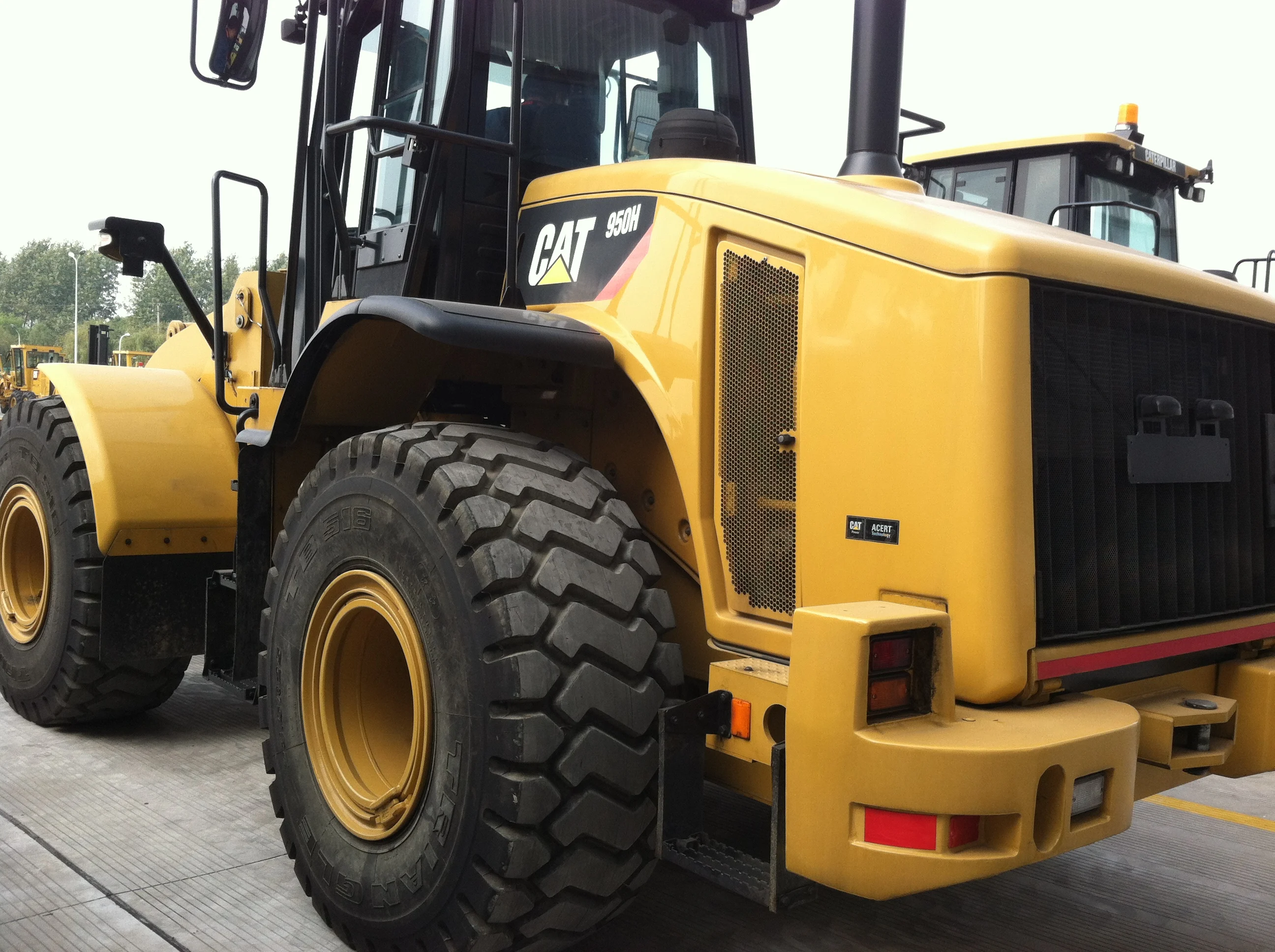 Дешевая подержанная строительная машина cat 950H погрузчик гусеница Подержанные экскаваторы 938 950 966 трактора экскаватор-погрузчик колесный