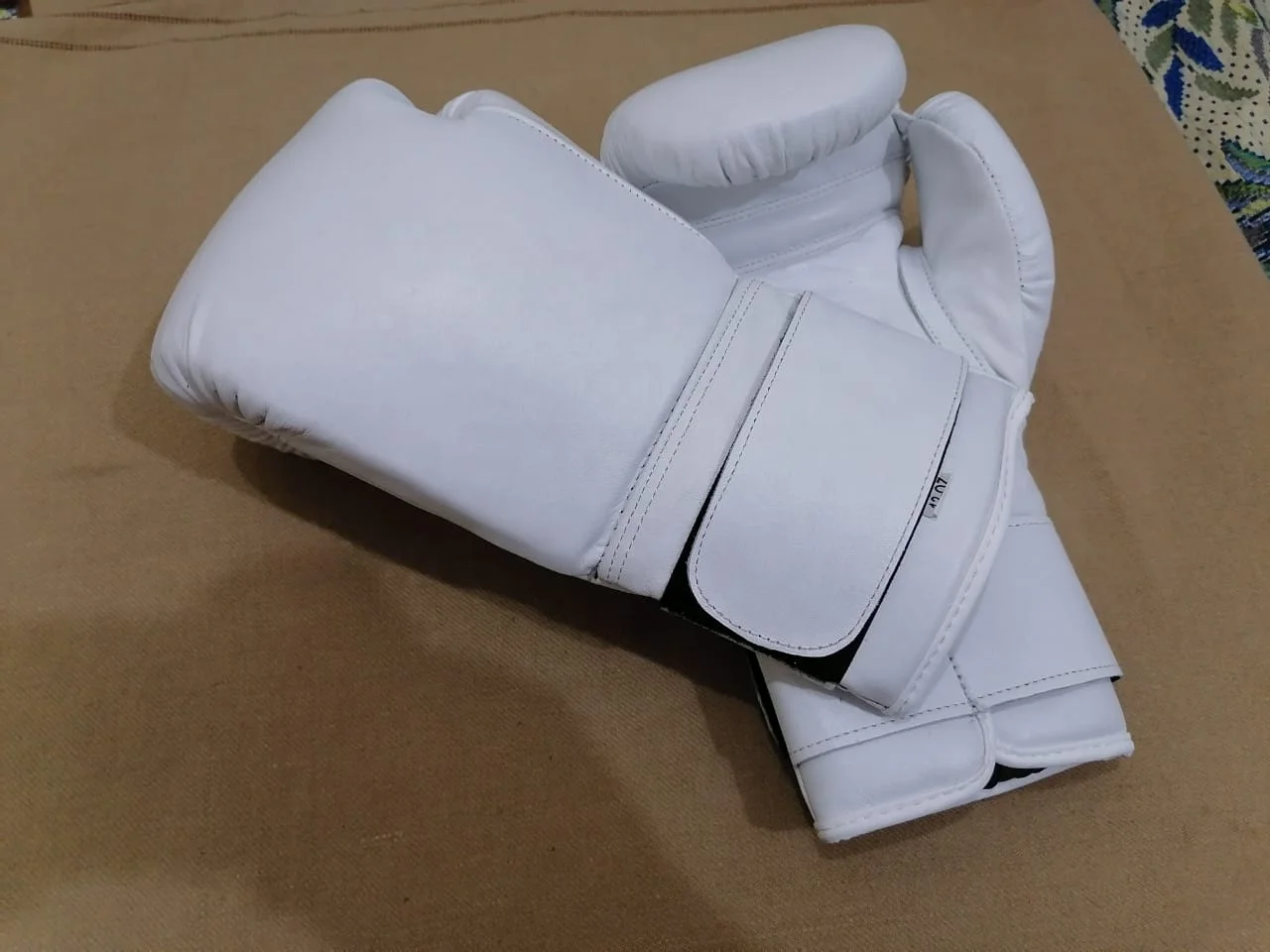 New Design White Training Boxing Gloves Real leather or PU leather Boxing gloves