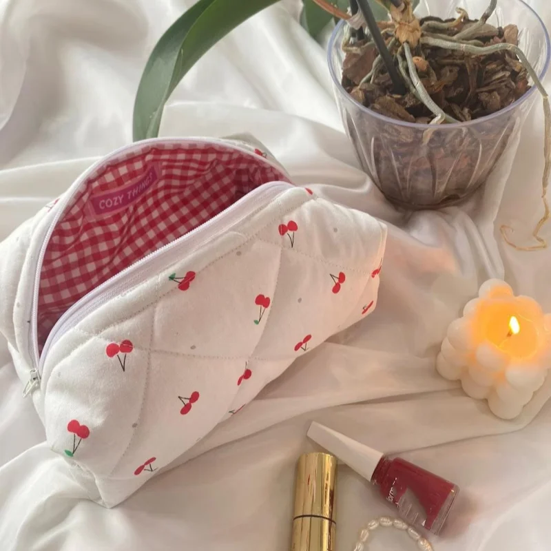Wholesale Warm and fashionable soft Quilted Cosmetic Bag Cosmetic Pouch Cherry bow Heart Pattern makeup bag Christmas gift