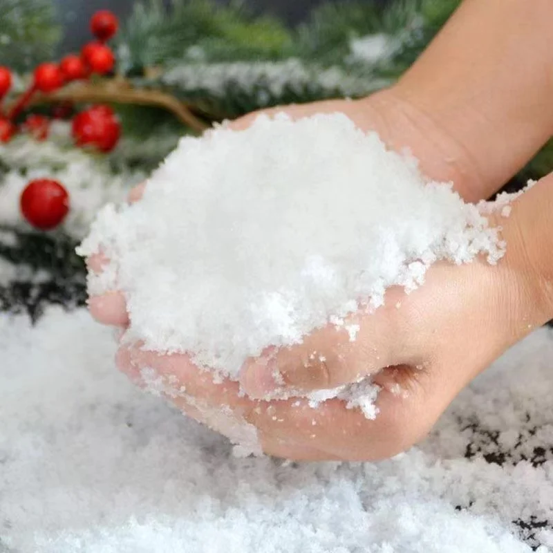 INSTANT SNOW MADE OF WATER ABSORBING RESIN
