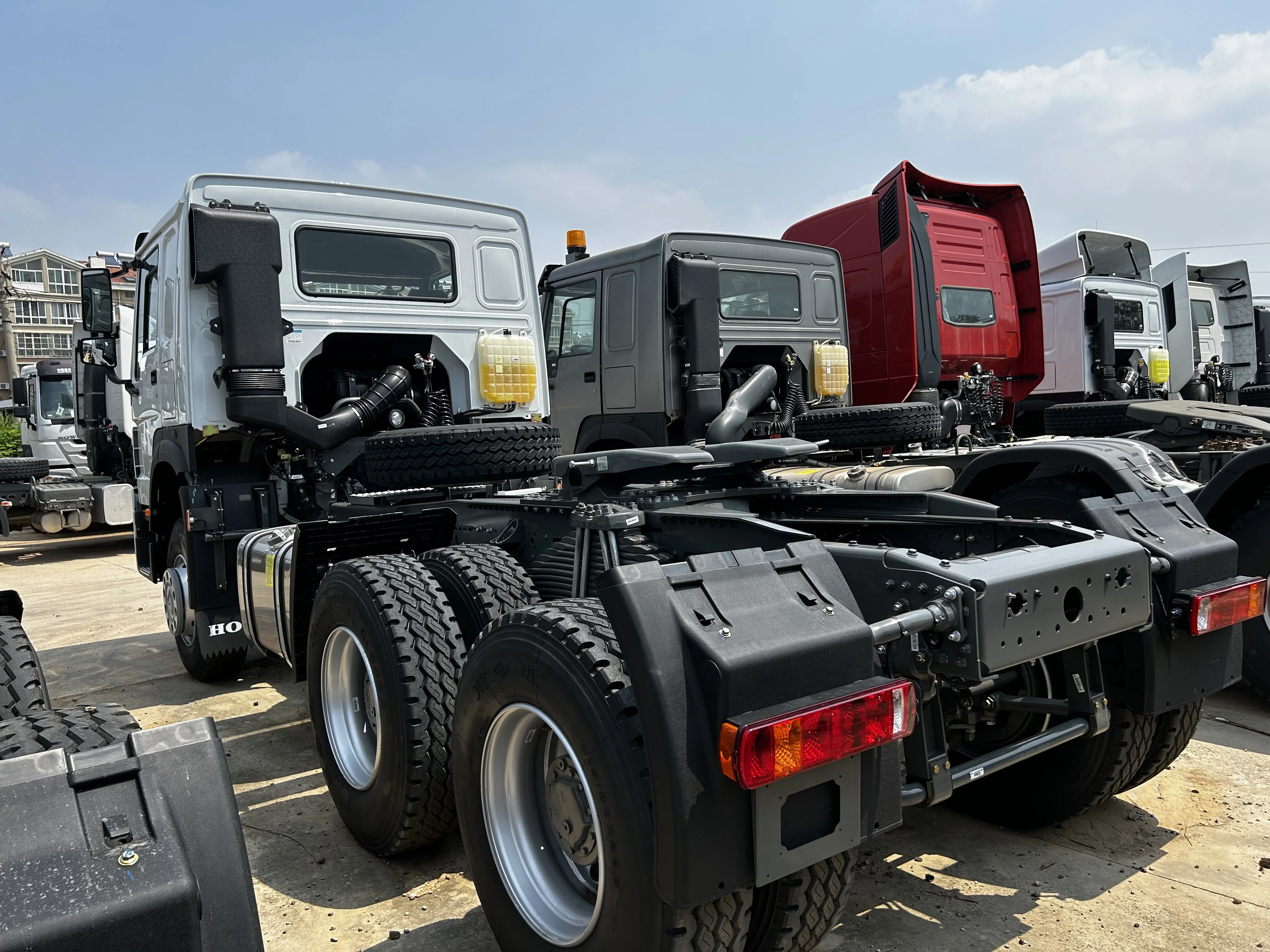 China Factory Best Seller Sinotruk Howo 6x4 Tractor Truck Euro 2 Tractor Truck For Sale