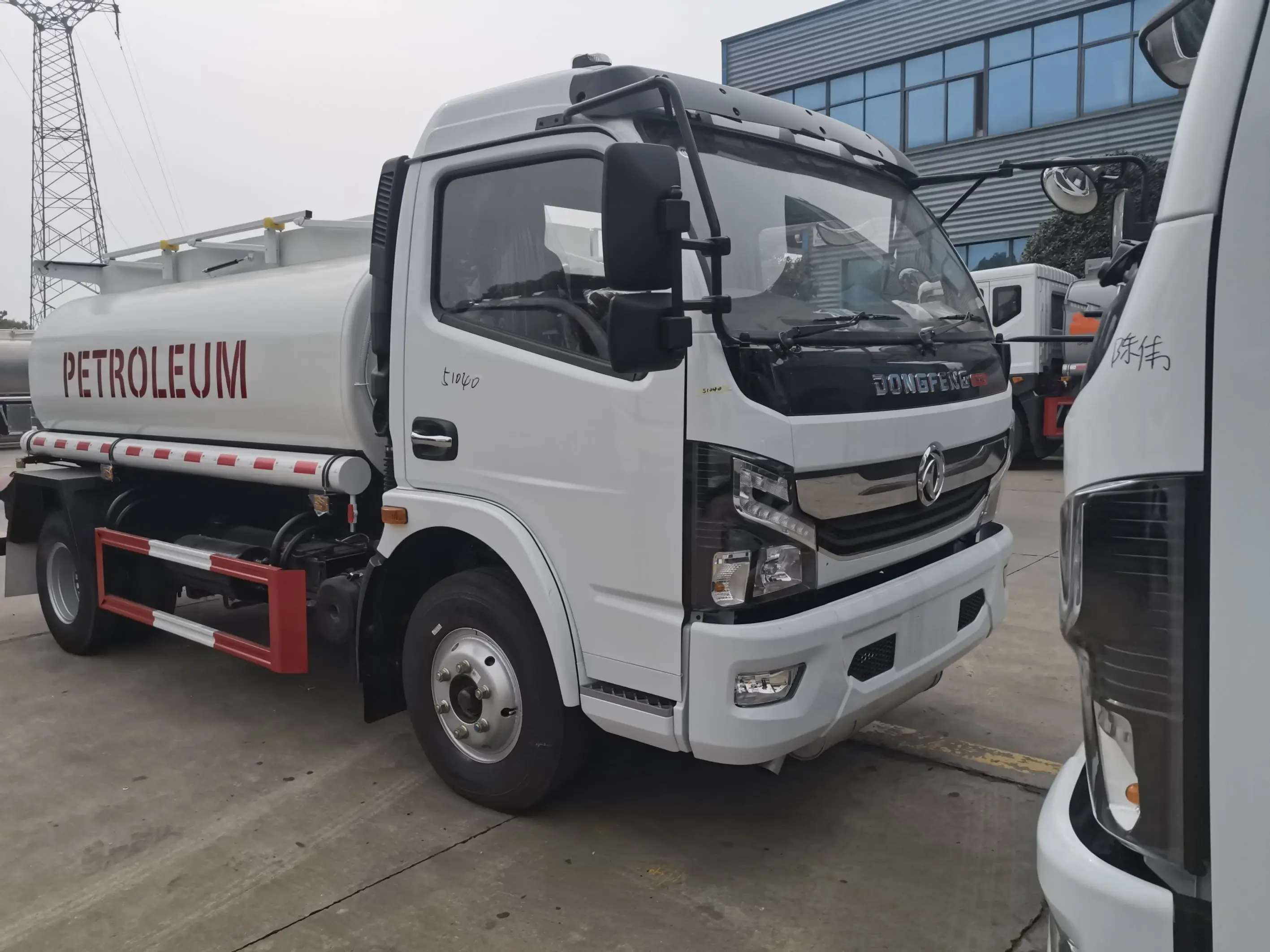 Dongfeng Euro III Right-hand Drive Refuelling Vehicle Refuel the machine 120ps two-wheel drive