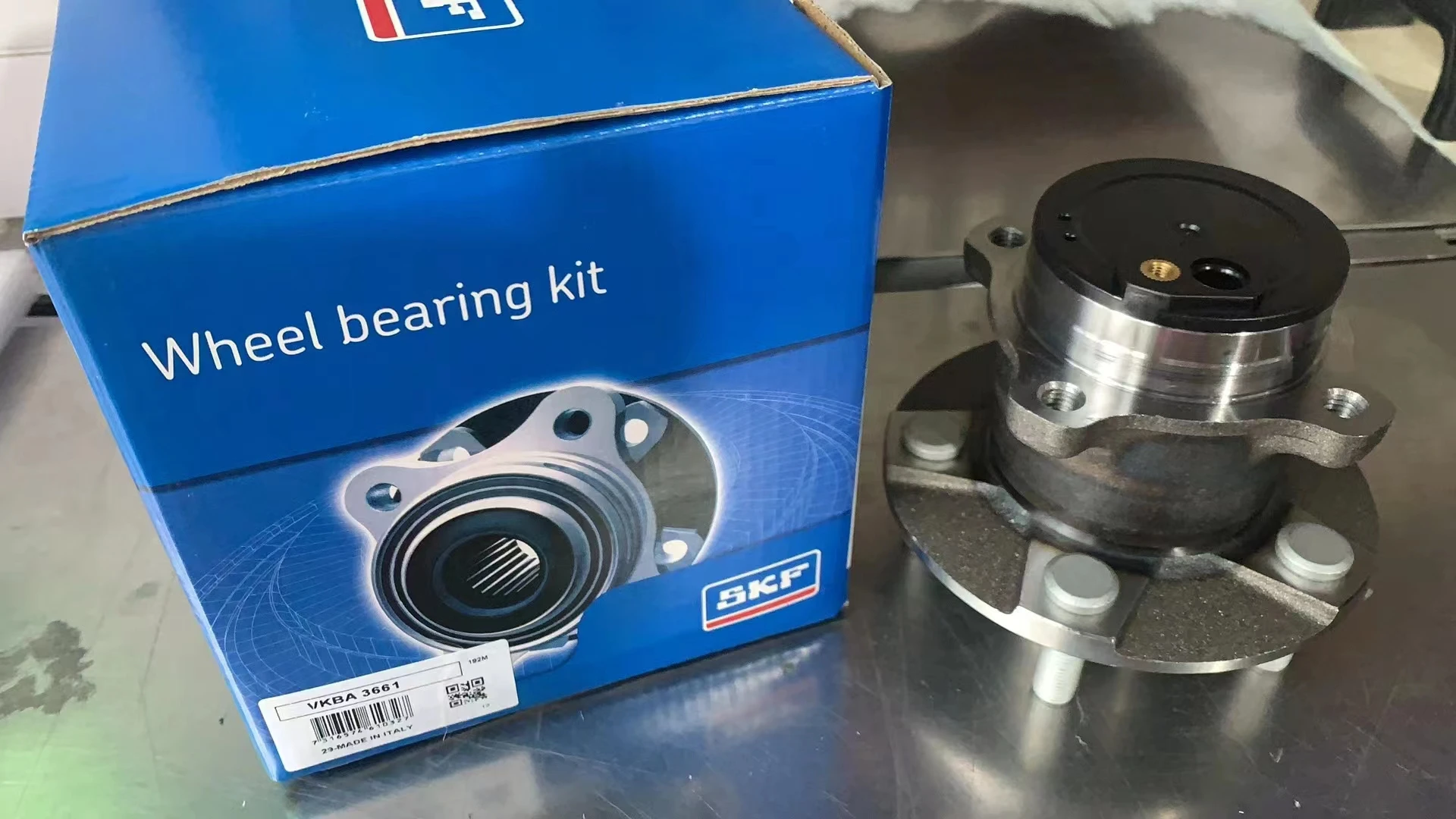 auto wheel hub bearing automotive bearings auto wheel hub bearing 51720-2d100 dac39740036 395418FW40