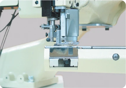 Used High Quality Yamato FD-62G series 4 Needle 6 Thread Flat-seamer  Feed-off-the-Arm Sewing Machine