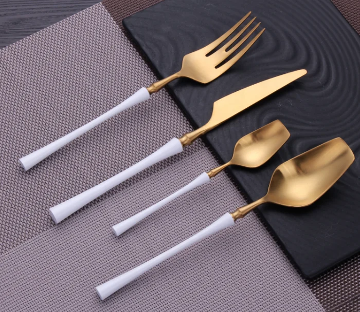 Luxury royal metal reusable gold plated flatware pvd plated 304 gold spoon fork knife set cutlery stainless steel