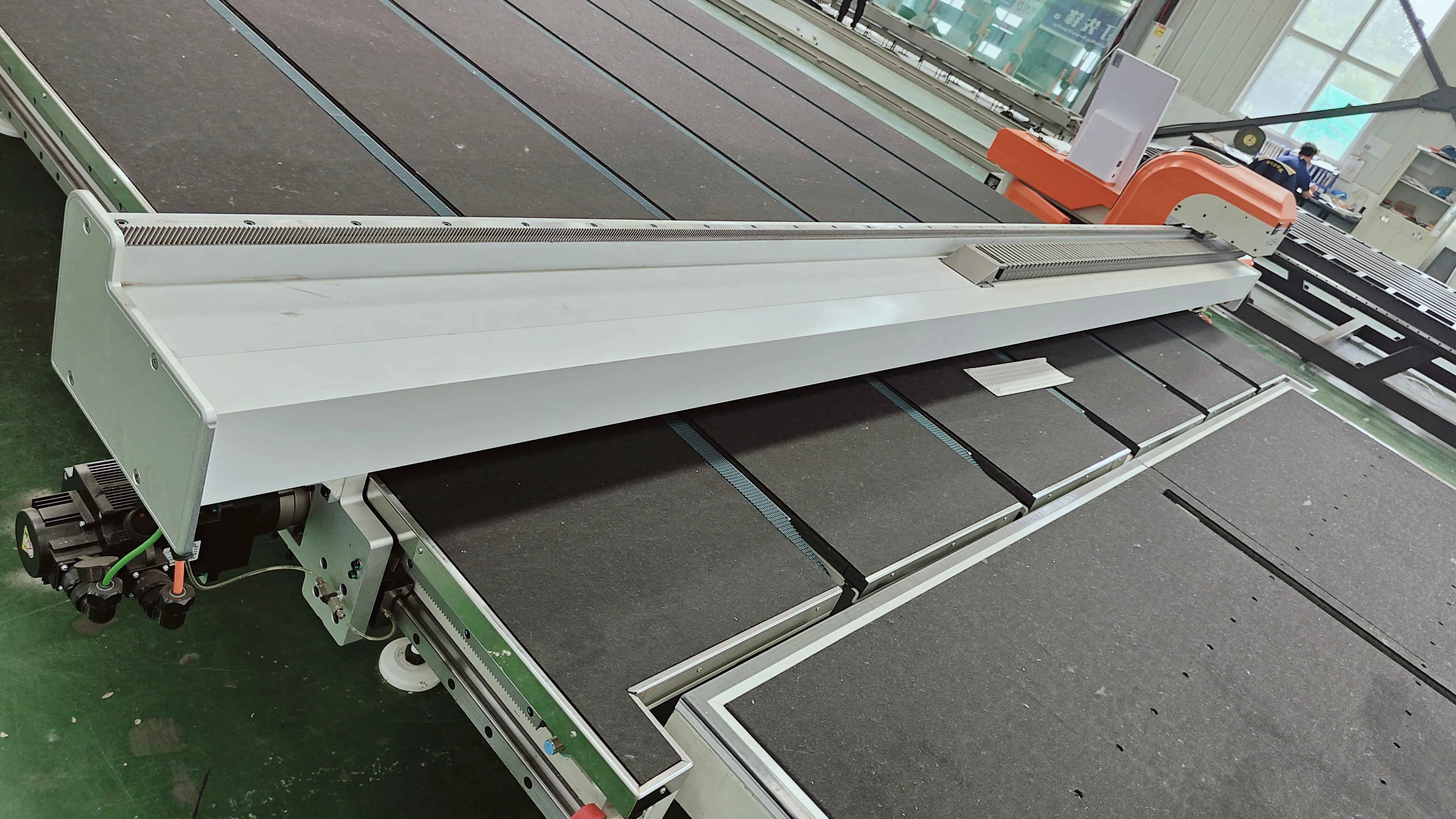 Shandong Jinan factory hot selling European popular wide 6133 CNC glass cutting machine with CE certification