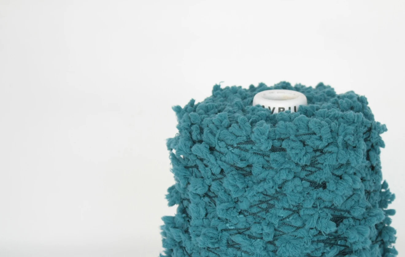 Soft and interesting texture garment three dimensional fabrics textile super bulky yarn