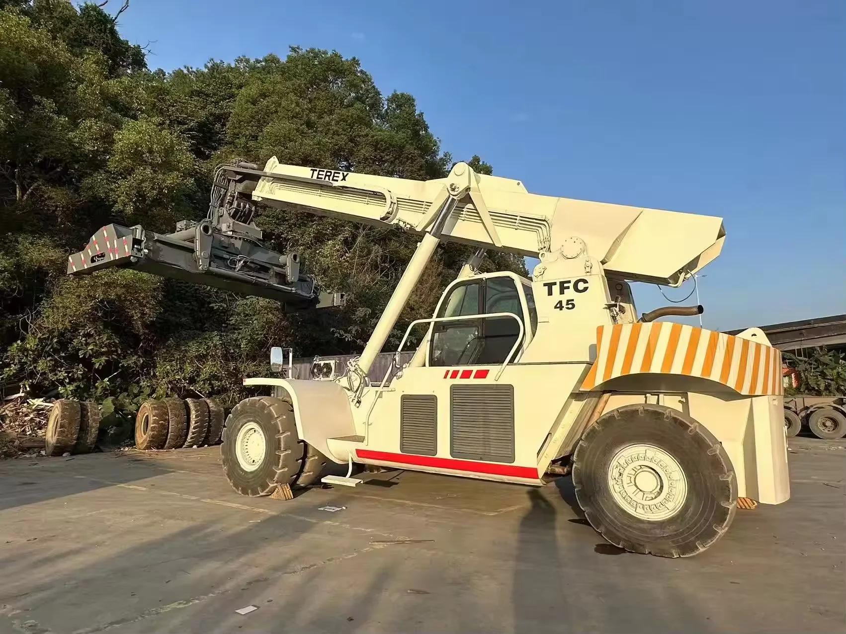 USA made Terex TFC 45 container reach stacker on sale ,low price Terex 45 ton reachstacker in Shanghai port