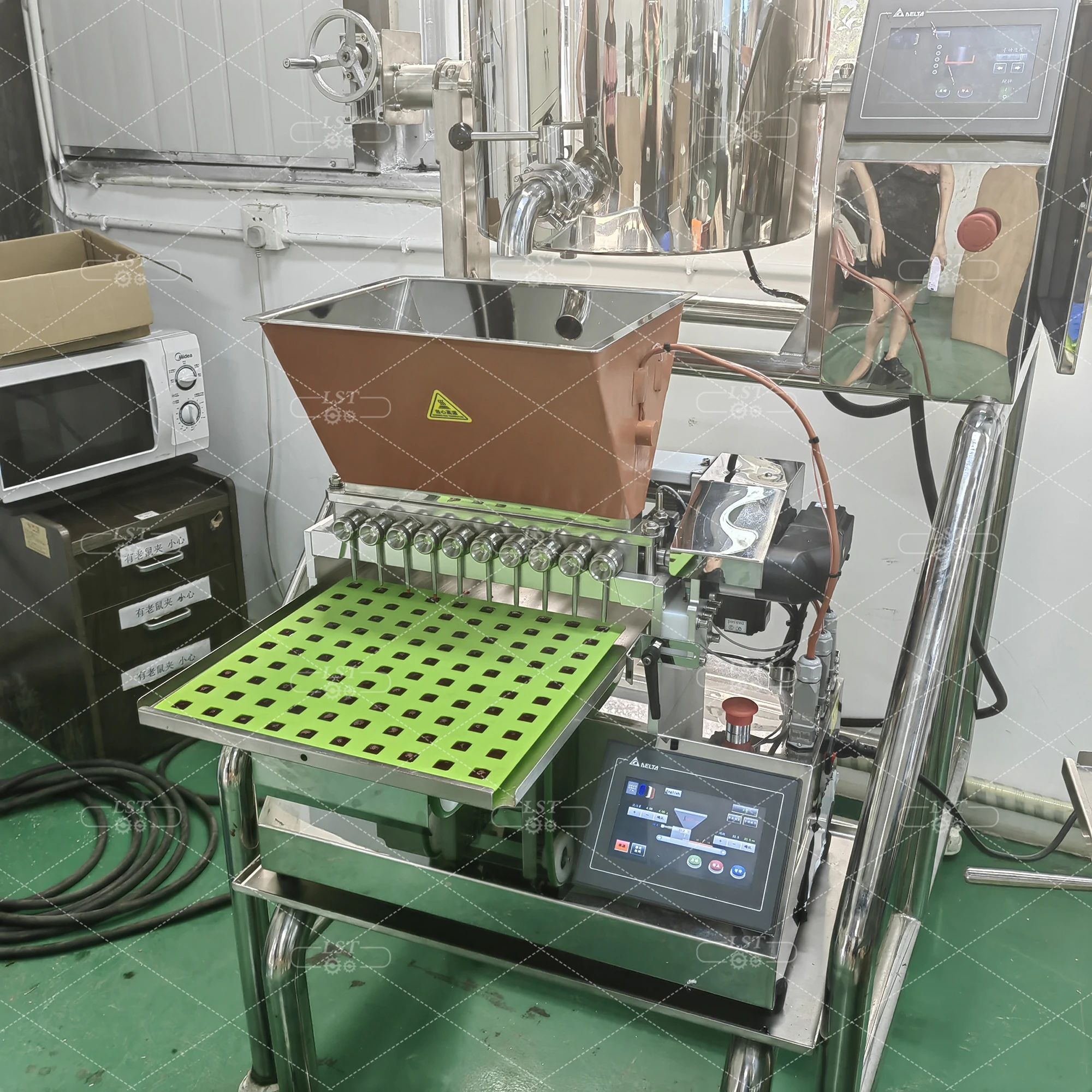 LST pectin gelatin gummy bear depositor with 20L gummy syrup booking machine