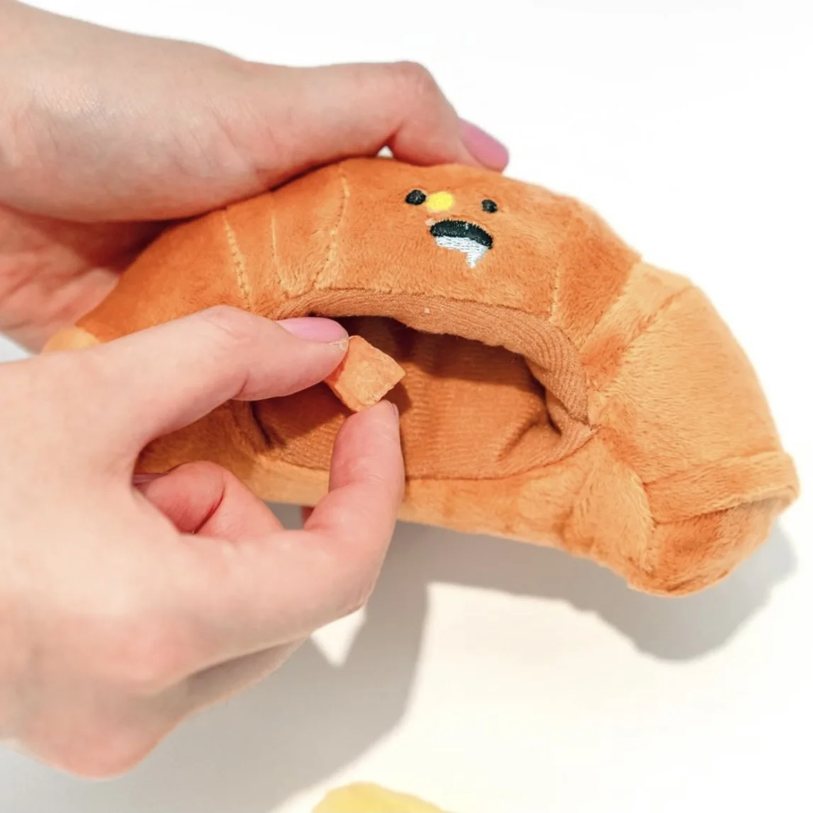 Hot Selling Pet Soft Plush Toy Cute Croissant With Butter Chew Toy Kit Squeaky Interactive Crinkle Paper Nose-work Sniff Toy