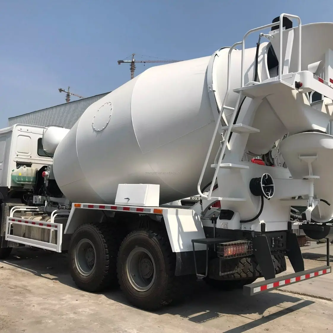 Factory Supply Attractive Price HOWO FAW Shacman Concrete Mixing  Heavy Duty Cement Tank Concrete Pump Mixer Vibrator Truck
