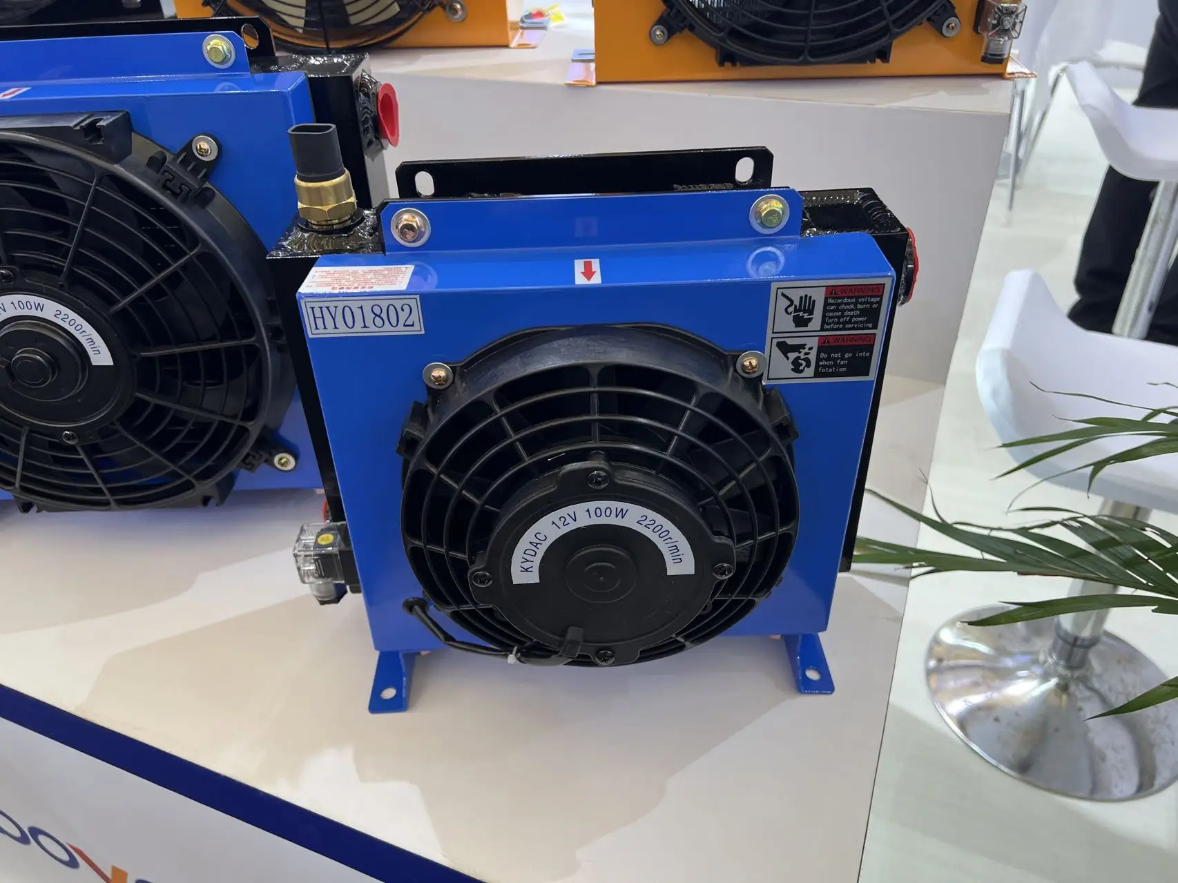 HY01802 DC 140 L/min 12V OEM Heat Exchanger Plate Aluminum Radiator Hydraulic System Air Oil Cooler With Fan Industrial