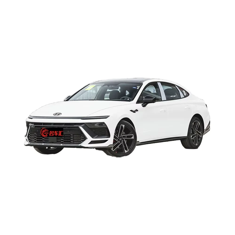В наличии 4-дверный 5-местный бензиновый автомобиль 1 5 T 2 0