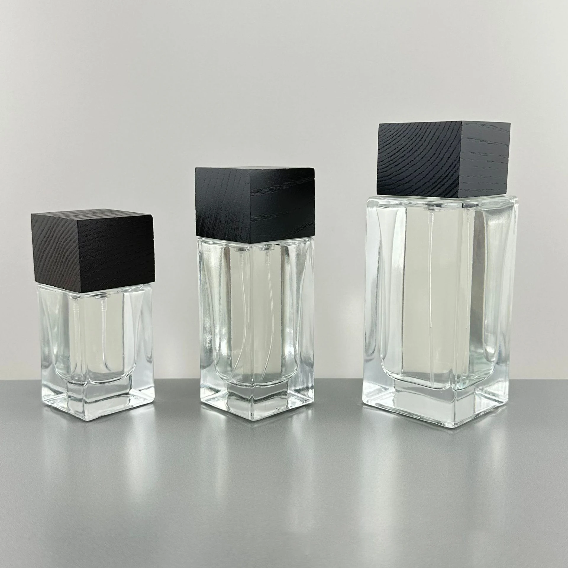 Luxury Thick Crimp Glass Fragrance Bottle 30ml 50ml 100ml Rectangle Perfume Bottle with Square Wooden Cap