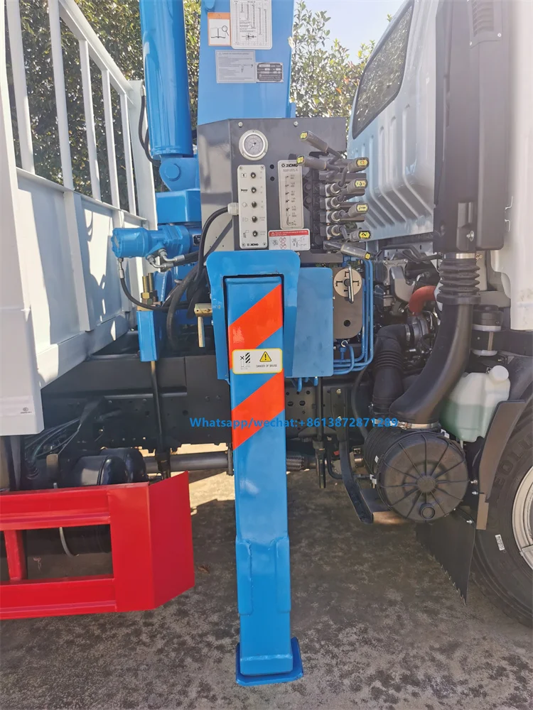 isuzu truck crane (9).jpg