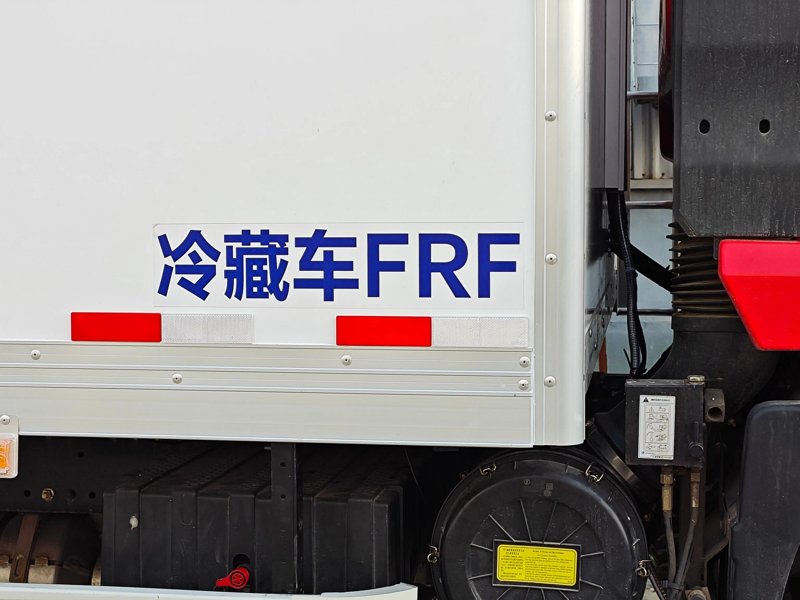 China manufacturer shaanxi delong x5000 front four rear eight refrigerated box truck for sale refrigerated trucks