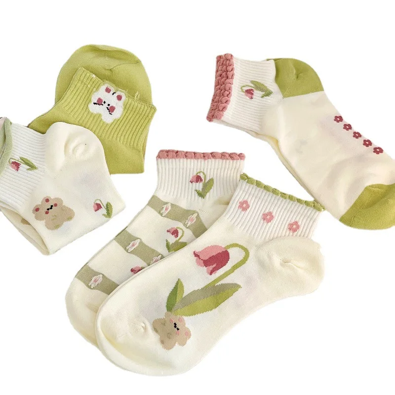 Fresh and simple cartoon short cotton socks with sweet embroidery