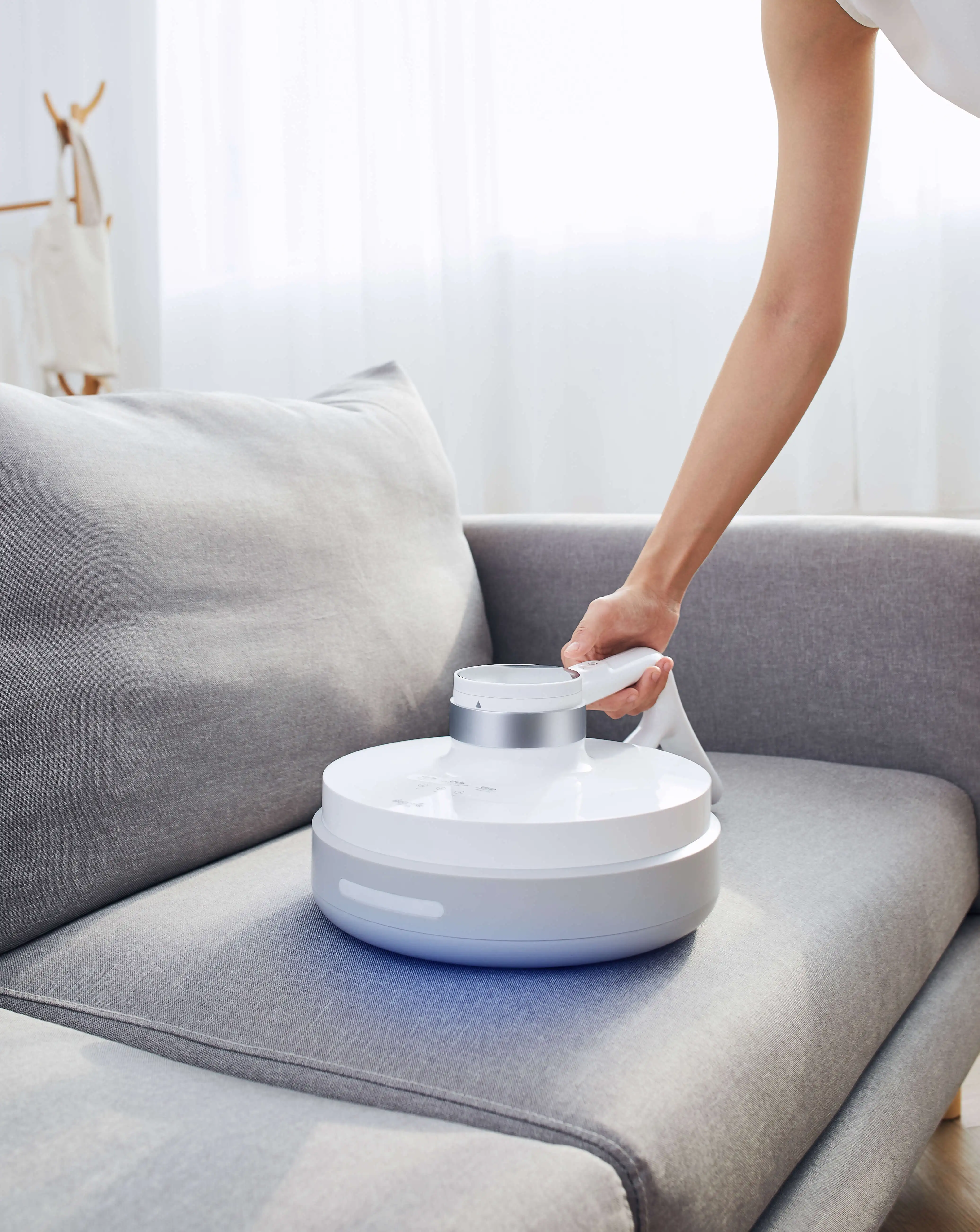 Deerma CM2000 Cordless Dust Mite Vacuum Cleaner with UV-C Light and 45mins Battery Life for Household