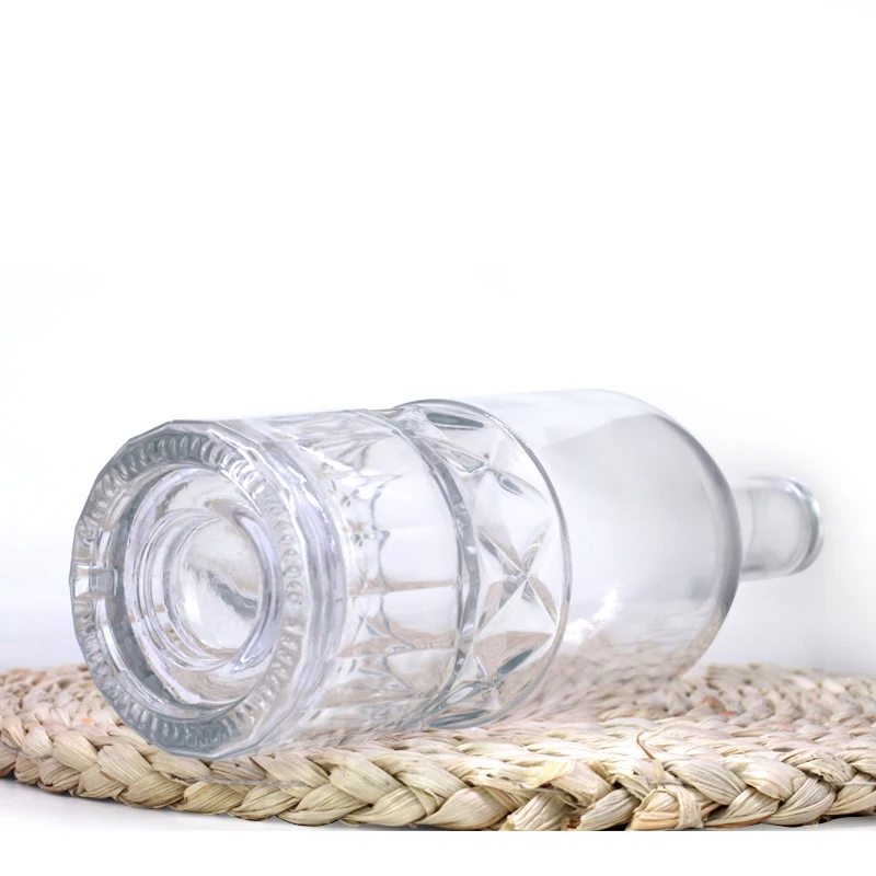 Multi functional 750ml vodka bottle glass bottle custom engraved label red wine with cork