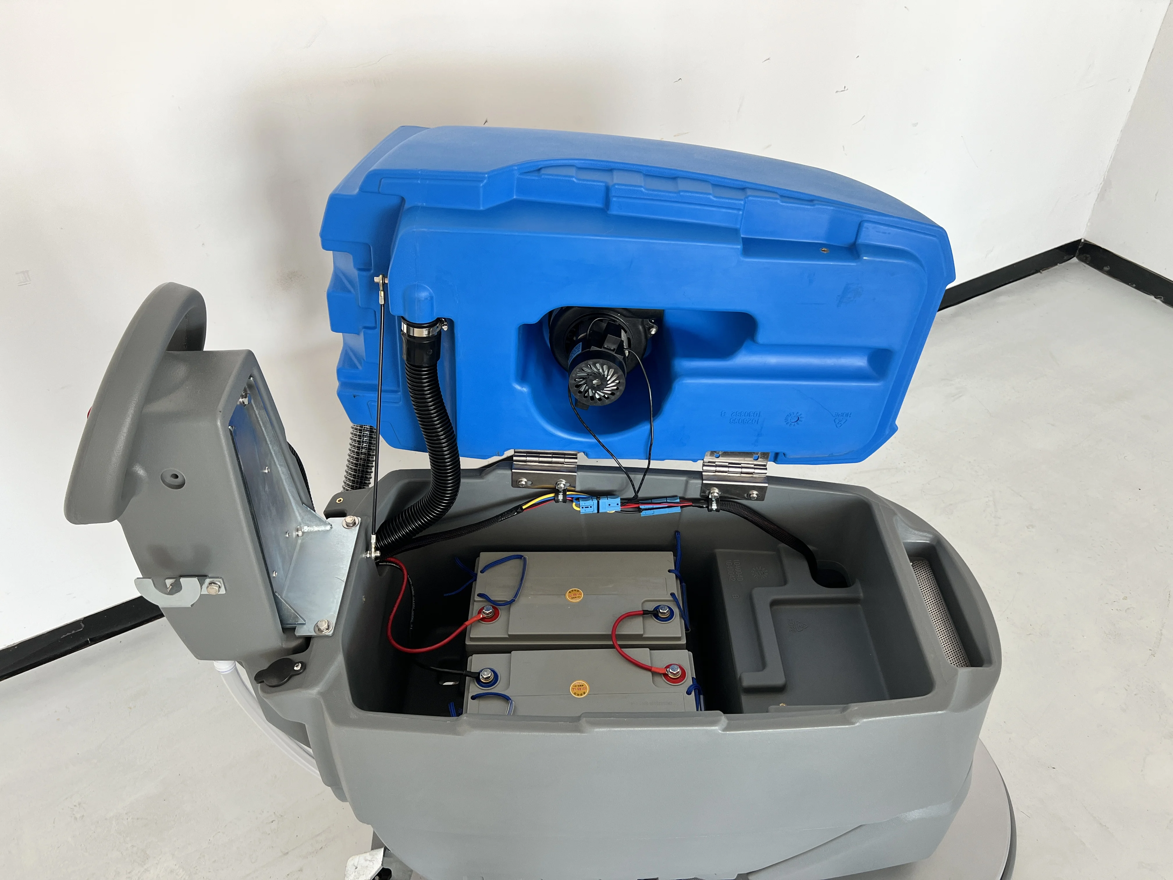 Battery-Powered Lightweight Walk-Behind Tight Area Floor Sweeper Cleaning That Get