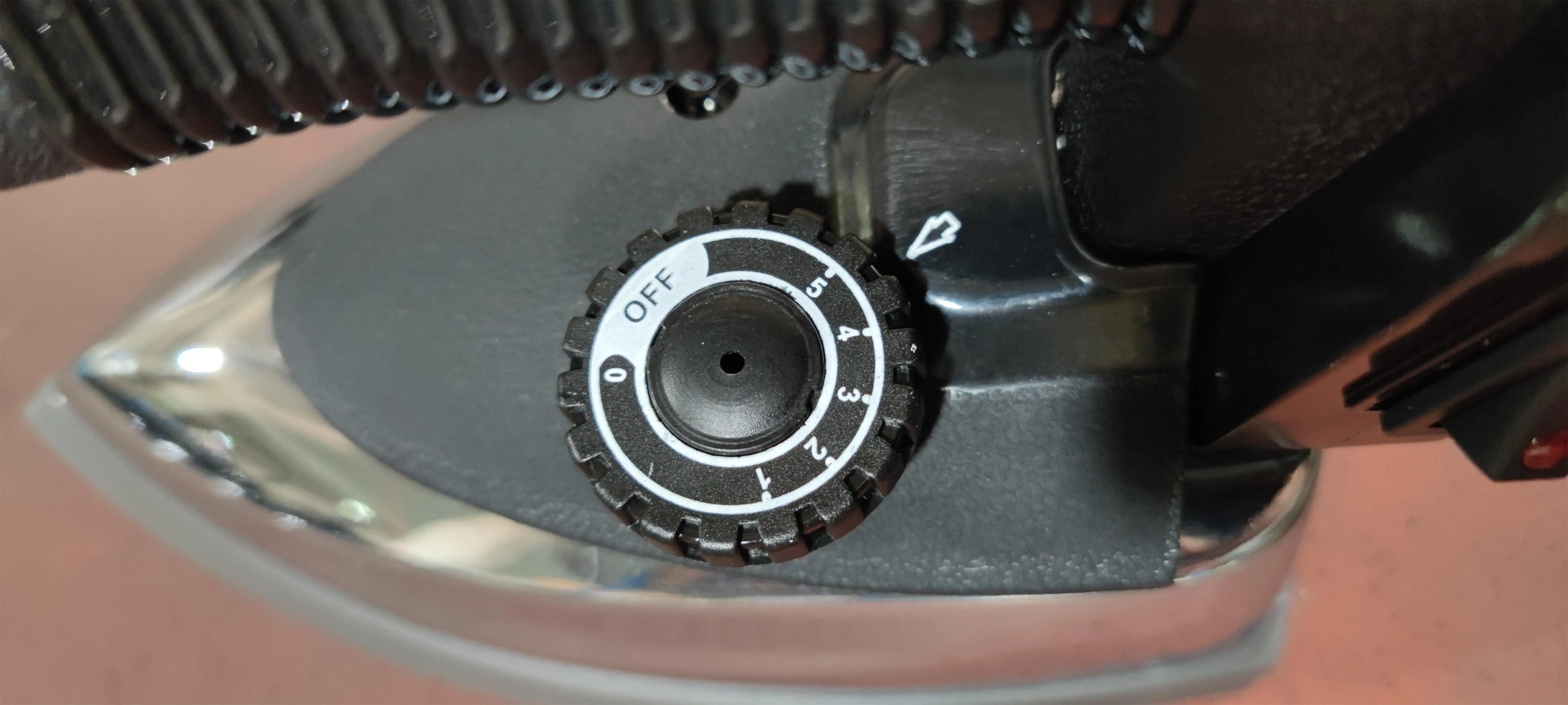 Gravity Feed Steam Iron DS-94AL