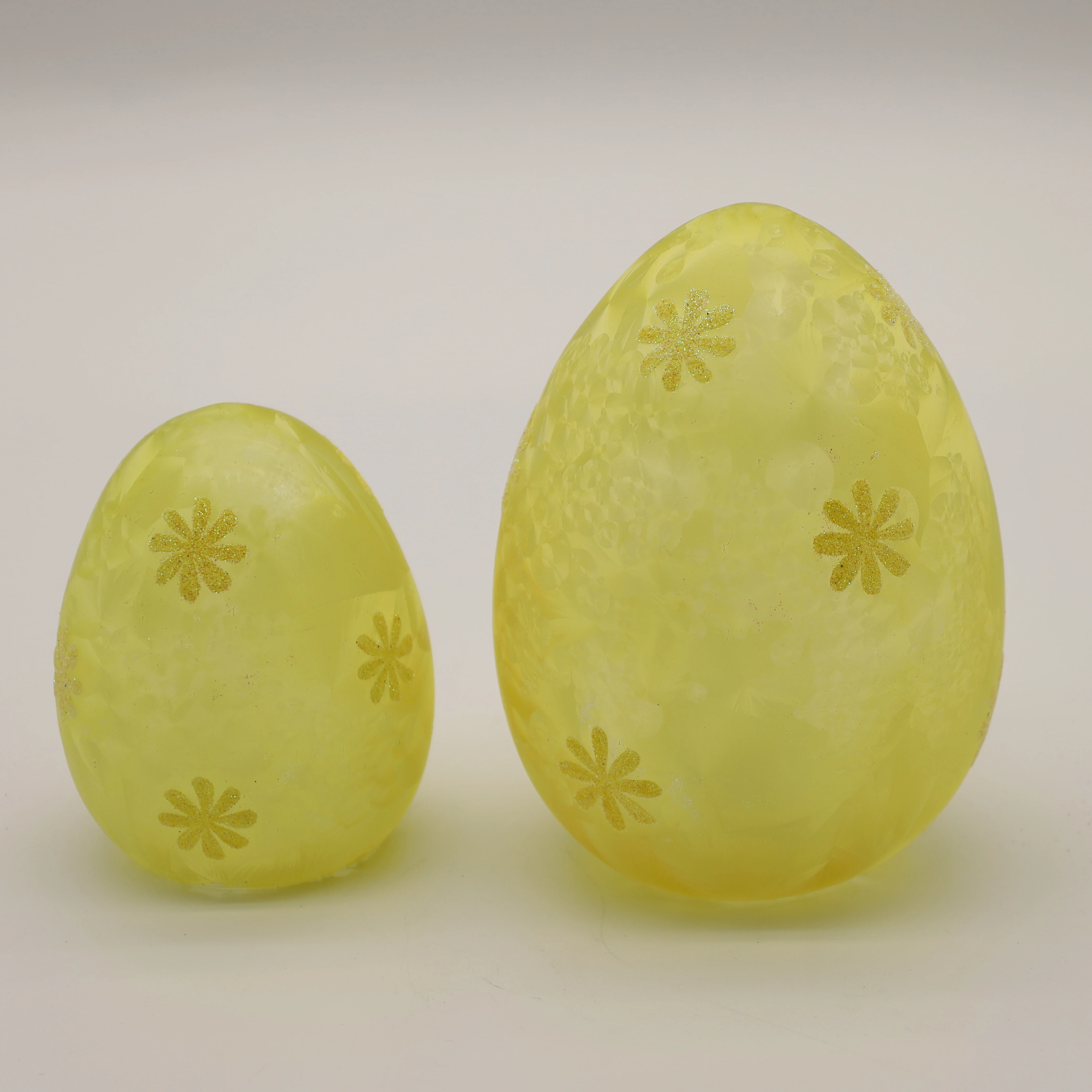 
2018 Easter festival handpainted feather effect LED light up glass egg 