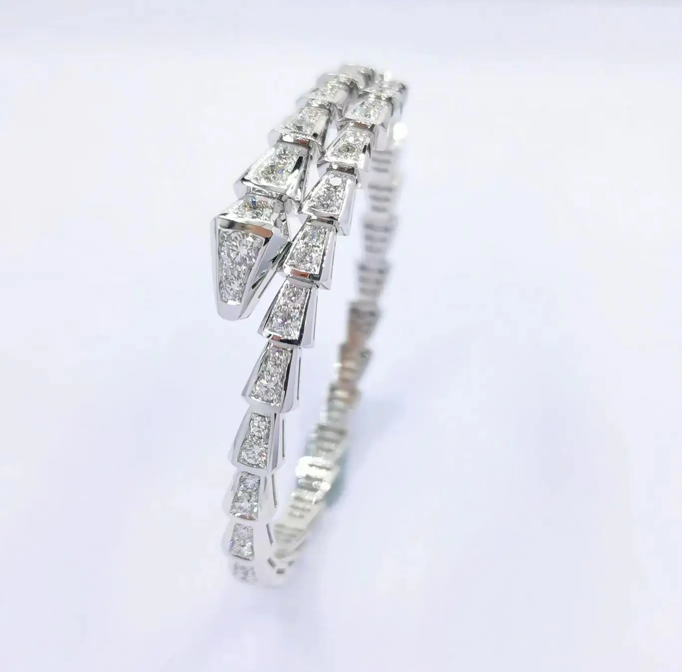 China Wholesale Precious Fabulous Design Luxury 18k Solid White Gold Real Diamond Bracelets For Female