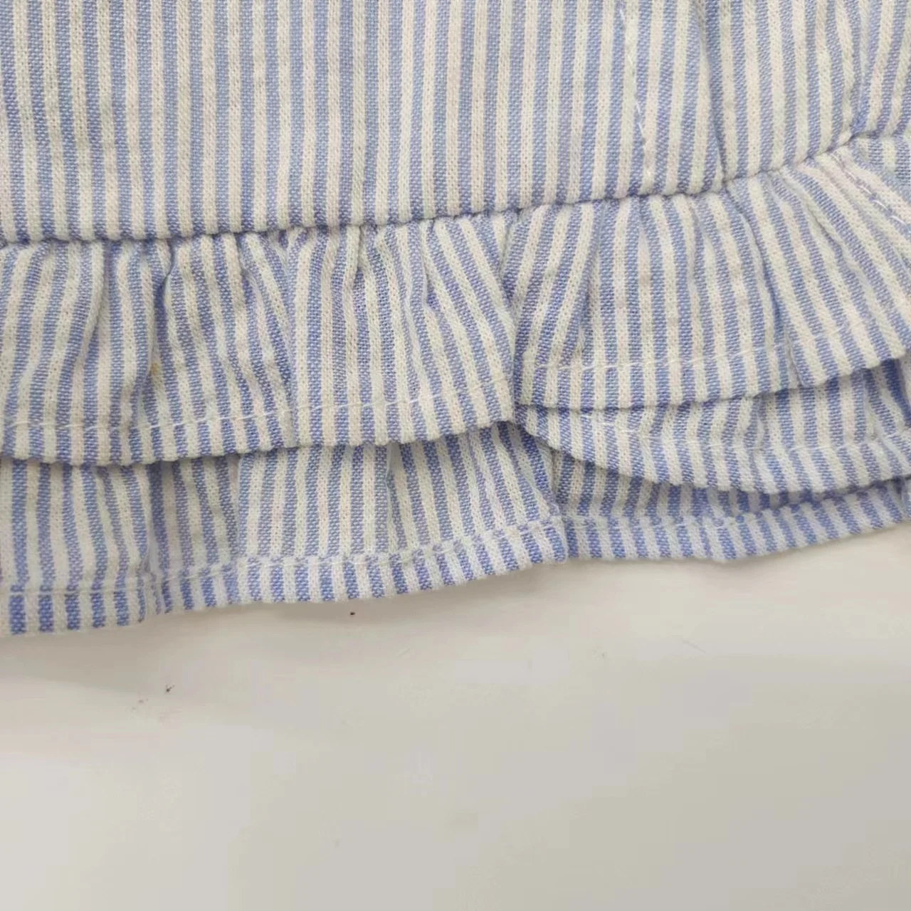 Детское трикотажное платье с рюшами