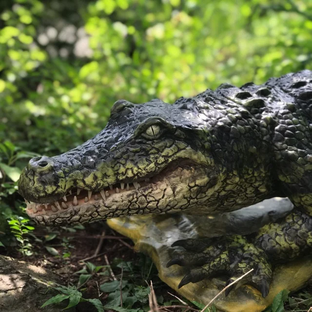 Outdoor Realistic Life Size Animatronic Animal Molds Simulation Crocodile Model  For Escape Room