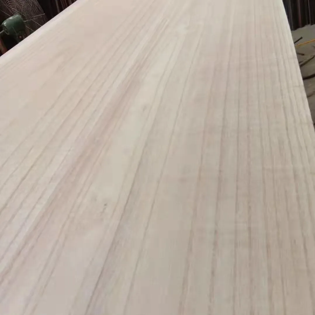 Кедровый сайдинг, древесина павловнии, деревянная древесина, доска из массива дерева