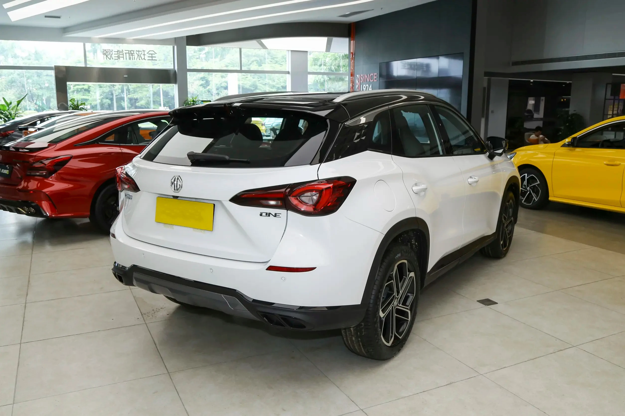 New MG One 5 Door 5 Seats SUV 195kmh High Speed 1.5T 181Ps L4 Gasoline Petrol Vehicle Saic Mg One 2025 Petrol Car Compact SUV
