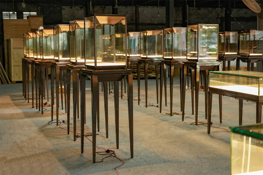 Custom Retail Store Glass Display Interior Kiosk Tempered Glass Vitrine Gold Metal Jewelry Display Showcase For Showroom