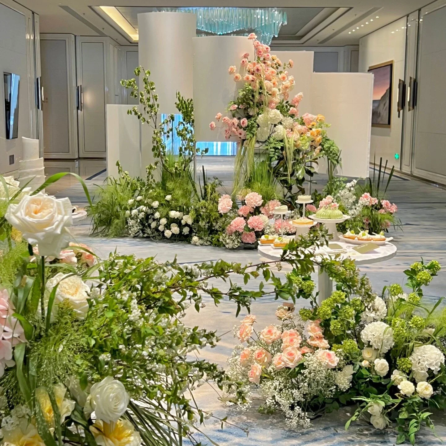 Pink Green Silk Flower Artificial Plant for Wedding House Party Landscaping Shop Hall Decorations Flower Arrangement