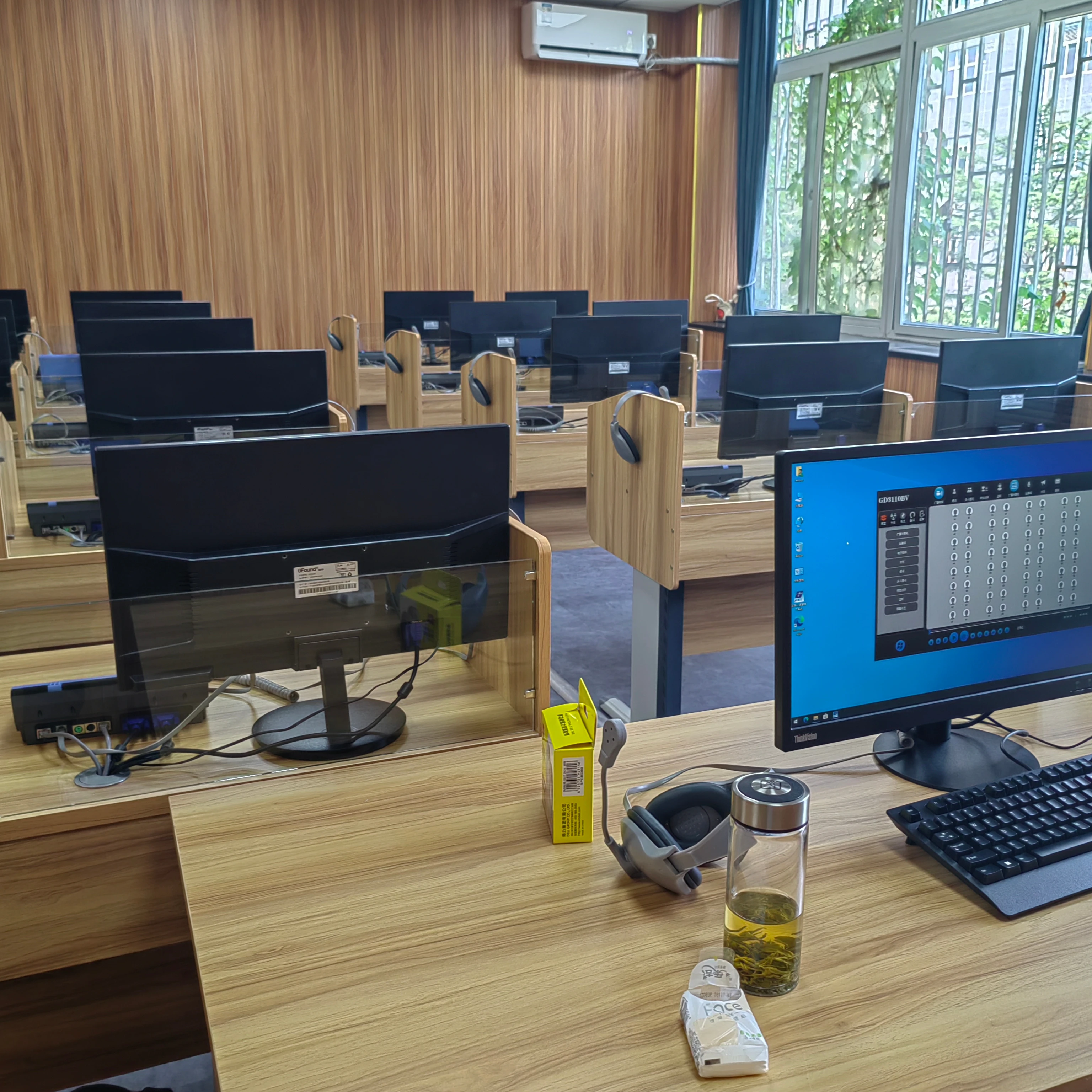 language lab equipment for english learning