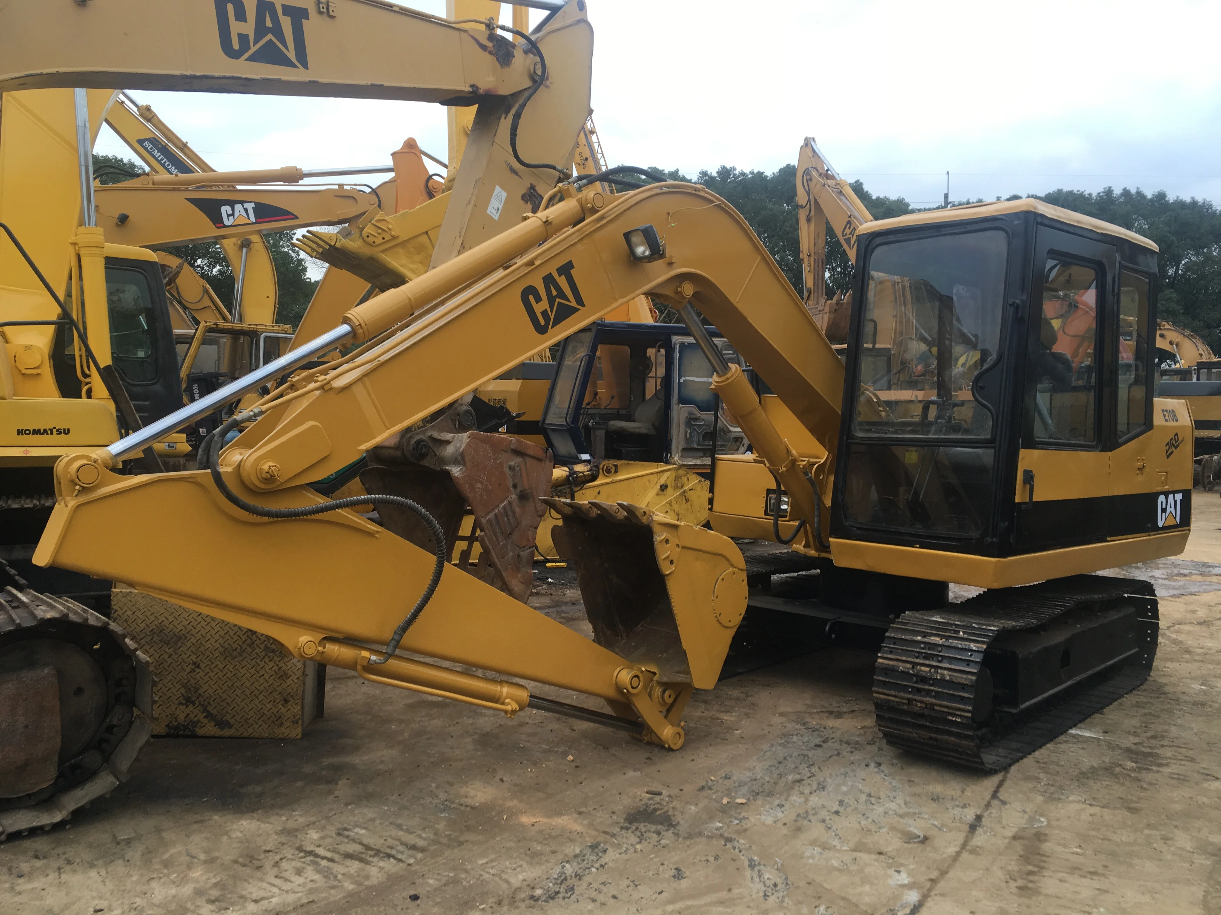 Экскаватор Cat E70B гусеничный с рабочим состоянием 10-20 тонн Рабочий вес двигатель Cummins Sumitomo гидравлический клапан запас
